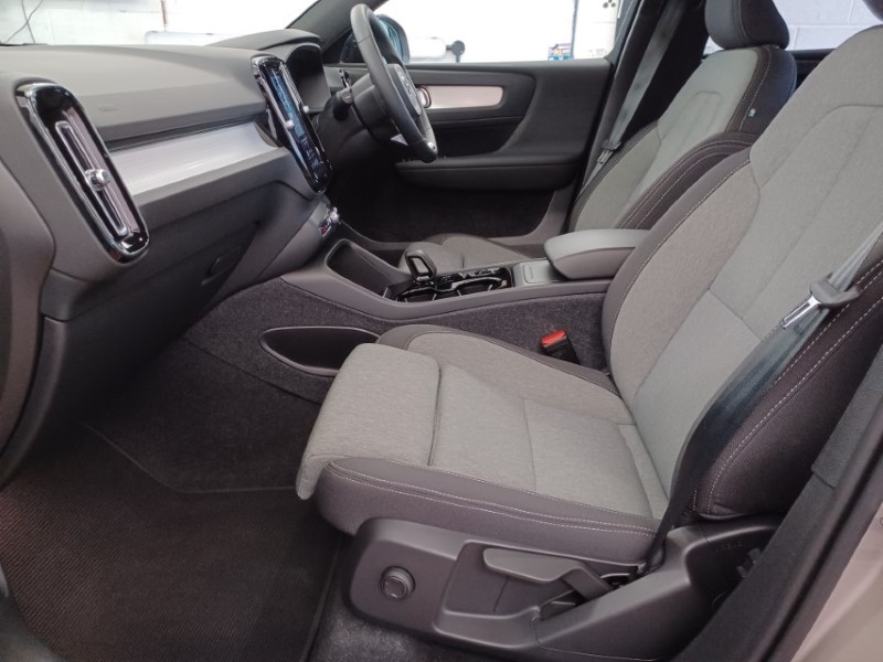 2023 (23) VOLVO XC40 2.0 B3P Plus Dark 5dr Auto 5578503
