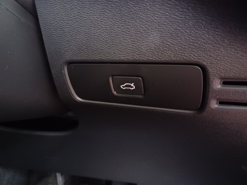 2023 (23) VOLVO XC40 2.0 B3P Plus Dark 5dr Auto 5578476