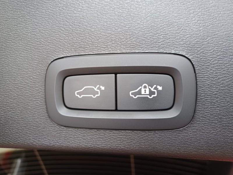 2023 (23) VOLVO XC40 2.0 B3P Plus Dark 5dr Auto 5578496