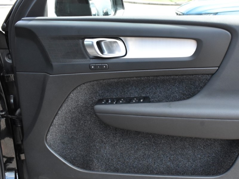 2025 (75) VOLVO XC40 2.0 B3P Plus Dark 5dr Auto 5637962