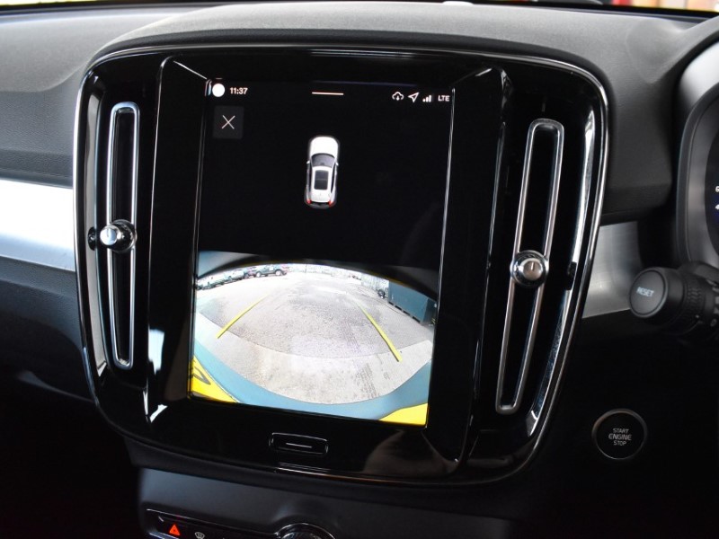 2025 (75) VOLVO XC40 2.0 B3P Plus Dark 5dr Auto 5637955
