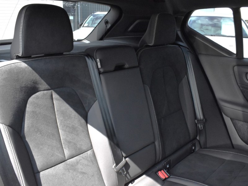 2025 (75) VOLVO XC40 2.0 B3P Plus Dark 5dr Auto 5637964
