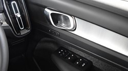 2025 (75) VOLVO XC40 2.0 B3P Plus Dark 5dr Auto 5637956
