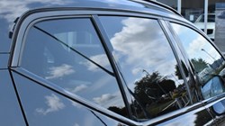 2025 (75) VOLVO XC40 2.0 B3P Plus Dark 5dr Auto 5637984