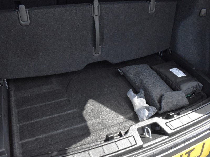 2025 (75) VOLVO XC40 2.0 B3P Plus Dark 5dr Auto 5637970