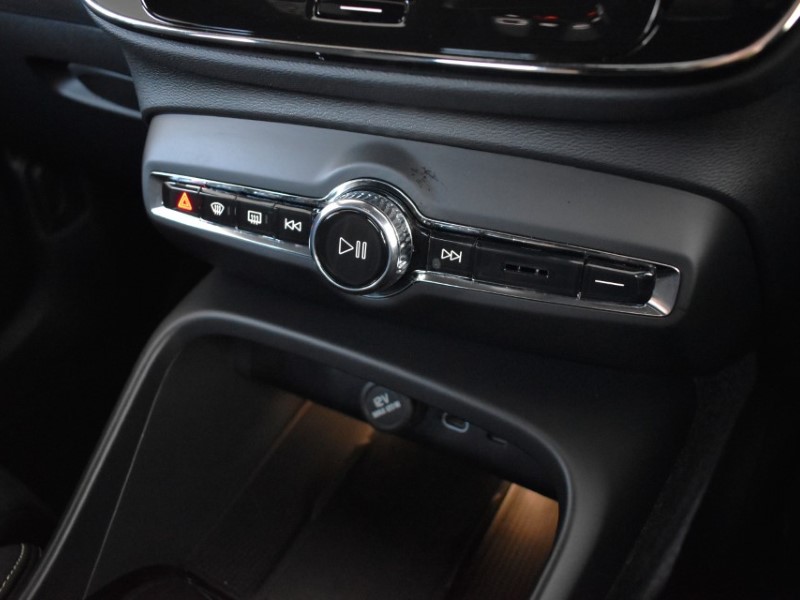 2025 (75) VOLVO XC40 2.0 B3P Plus Dark 5dr Auto 5637943