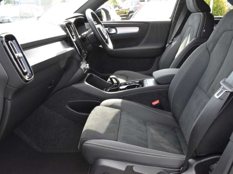 2025 (75) VOLVO XC40 2.0 B3P Plus Dark 5dr Auto 5637974