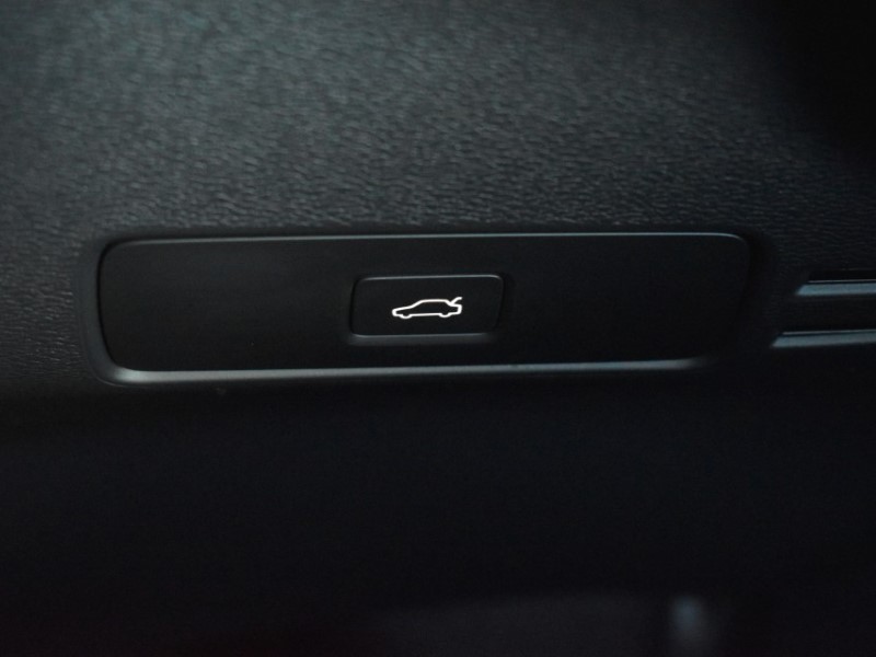2025 (75) VOLVO XC40 2.0 B3P Plus Dark 5dr Auto 5637944