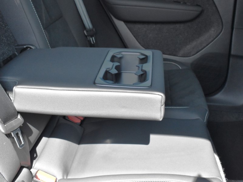 2025 (75) VOLVO XC40 2.0 B3P Plus Dark 5dr Auto 5637966