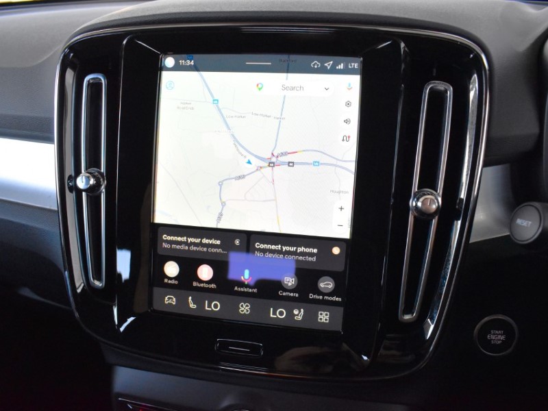 2025 (75) VOLVO XC40 2.0 B3P Plus Dark 5dr Auto 5637948