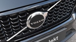 2025 (75) VOLVO XC40 2.0 B3P Plus Dark 5dr Auto 5637989