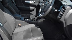 2025 (75) VOLVO XC40 2.0 B3P Plus Dark 5dr Auto 5637961