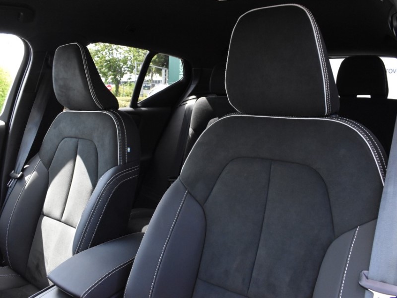 2025 (75) VOLVO XC40 2.0 B3P Plus Dark 5dr Auto 5637977