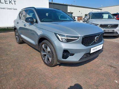 2022 (22) VOLVO XC40 2.0 B3P Plus Dark 5dr Auto