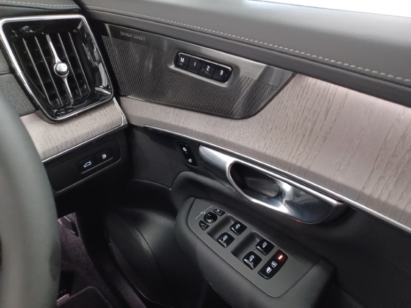 2025 (75) VOLVO XC90 2.0 T8 PHEV Plus Pro Dark 5dr AWD Geartronic 5661510