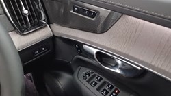 2025 (75) VOLVO XC90 2.0 T8 PHEV Plus Pro Dark 5dr AWD Geartronic 5661510