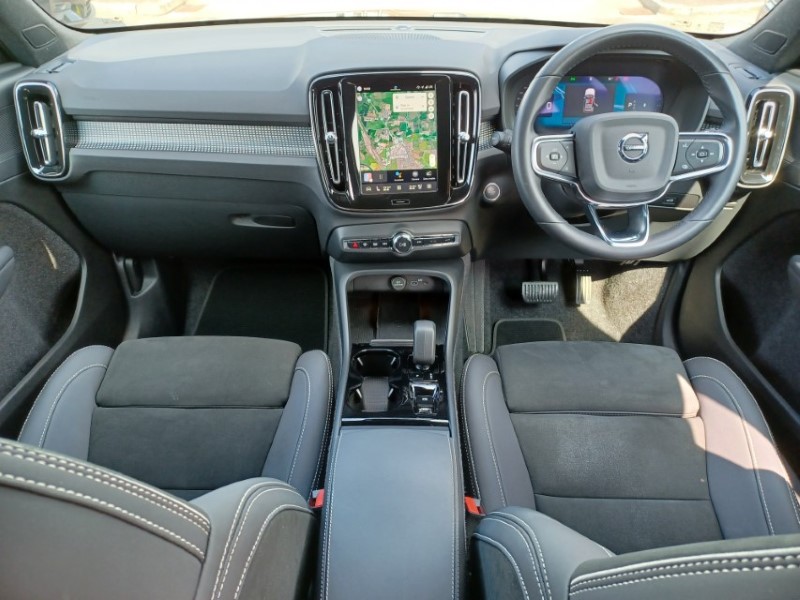 2024 (24) VOLVO XC40 2.0 B3P Plus Dark 5dr Auto 5634442