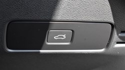 2024 (24) VOLVO XC40 2.0 B3P Plus Dark 5dr Auto 5634417