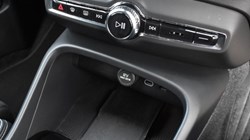 2024 (24) VOLVO XC40 2.0 B3P Plus Dark 5dr Auto 5634418