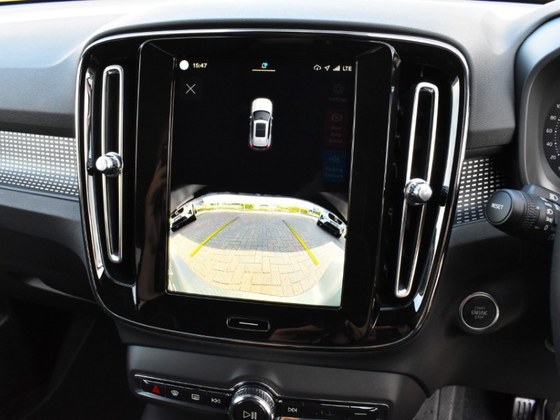 2024 (24) VOLVO XC40 2.0 B3P Plus Dark 5dr Auto 5634426