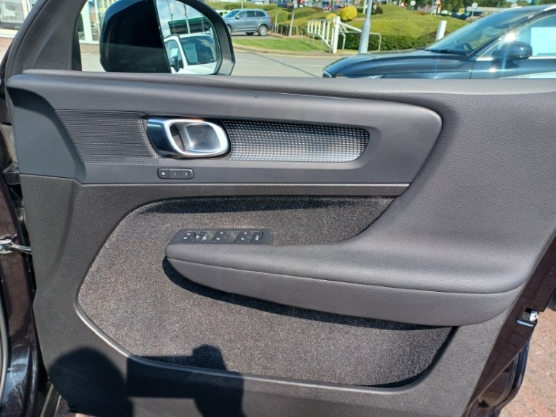 2024 (24) VOLVO XC40 2.0 B3P Plus Dark 5dr Auto 5634466