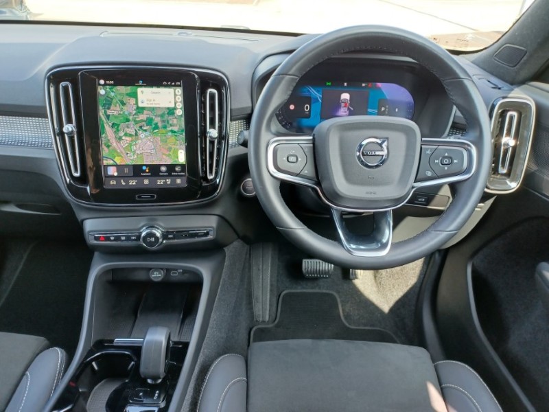 2024 (24) VOLVO XC40 2.0 B3P Plus Dark 5dr Auto 5634441
