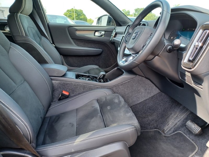 2024 (24) VOLVO XC40 2.0 B3P Plus Dark 5dr Auto 5634436