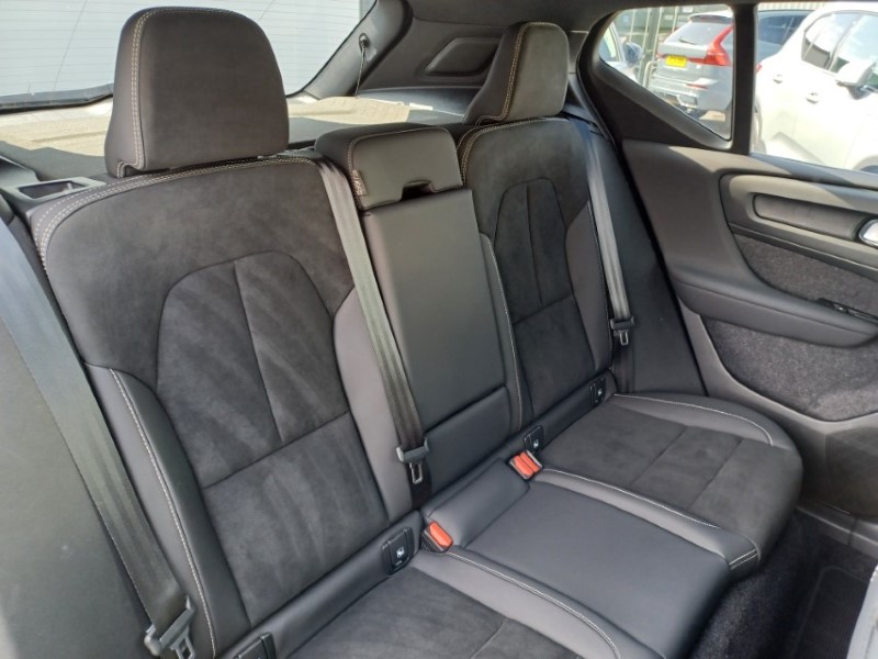 2024 (24) VOLVO XC40 2.0 B3P Plus Dark 5dr Auto 5634438