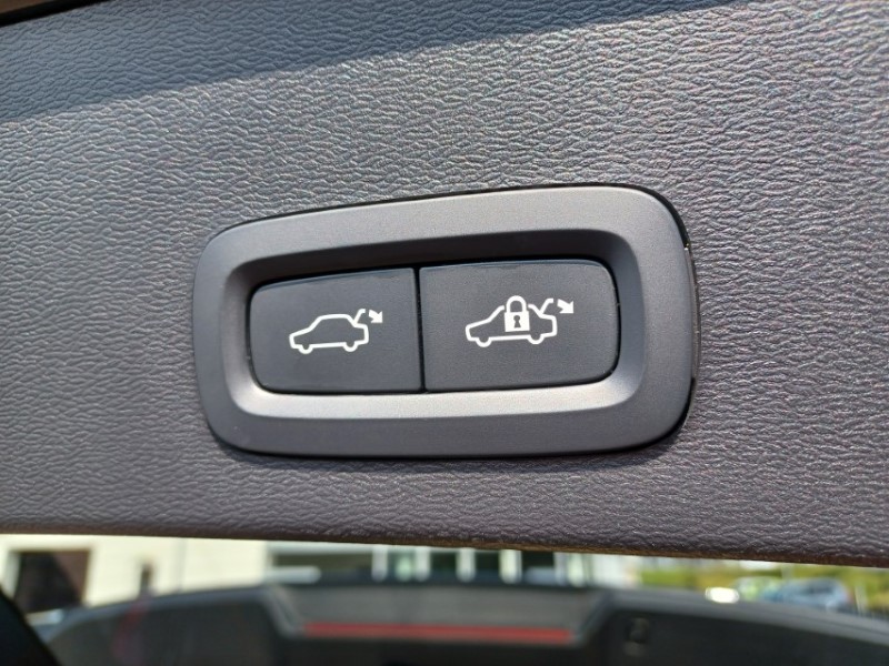 2024 (24) VOLVO XC40 2.0 B3P Plus Dark 5dr Auto 5634451