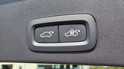 2024 (24) VOLVO XC40 2.0 B3P Plus Dark 5dr Auto 5634451