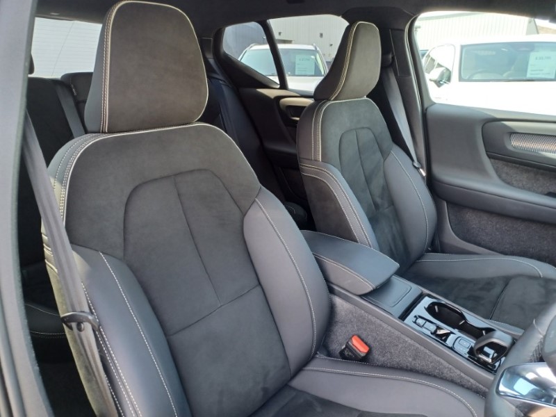 2024 (24) VOLVO XC40 2.0 B3P Plus Dark 5dr Auto 5634437