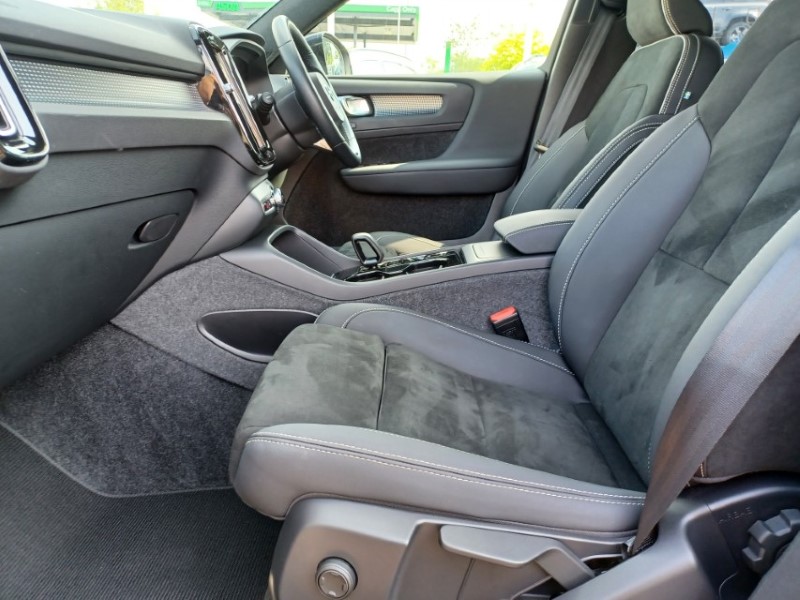 2024 (24) VOLVO XC40 2.0 B3P Plus Dark 5dr Auto 5634443