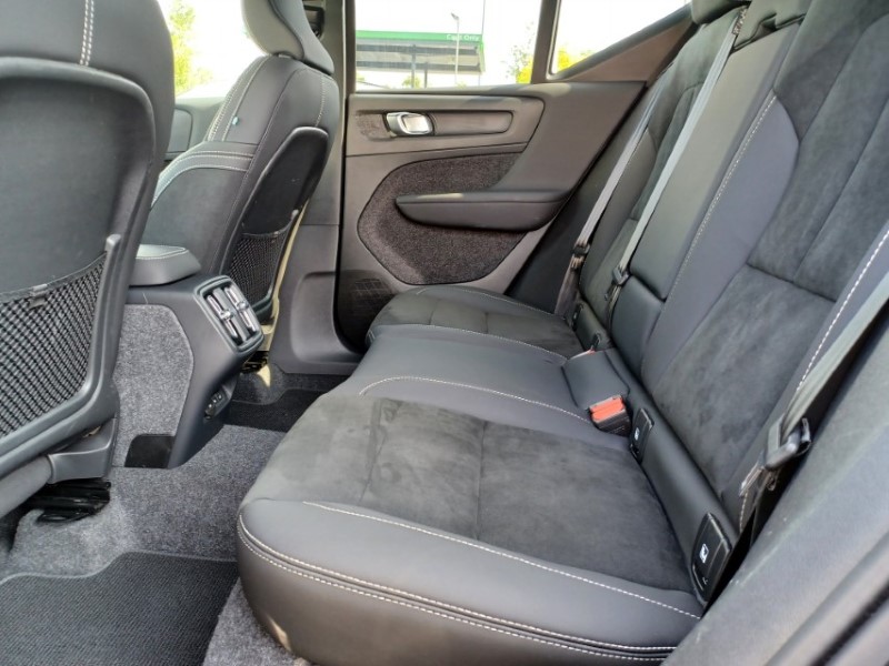 2024 (24) VOLVO XC40 2.0 B3P Plus Dark 5dr Auto 5634447