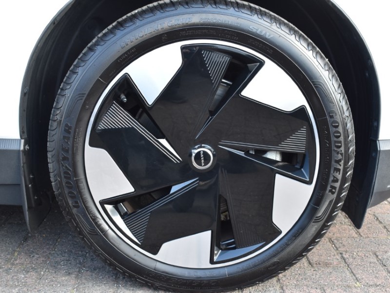 2024 (74) VOLVO EX30 200kW SM Extended Range Plus 69kWh 5dr Auto 5663774