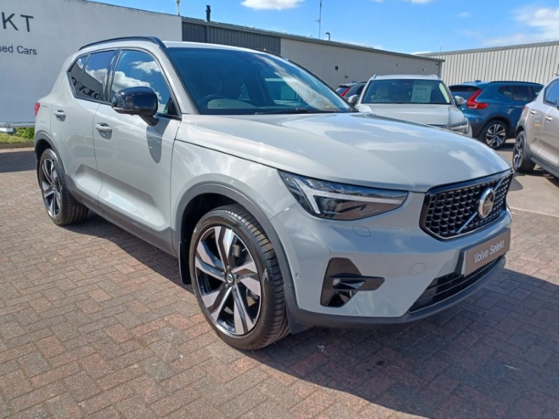 2025 (75) VOLVO XC40 2.0 B4P Ultra Dark 5dr Auto