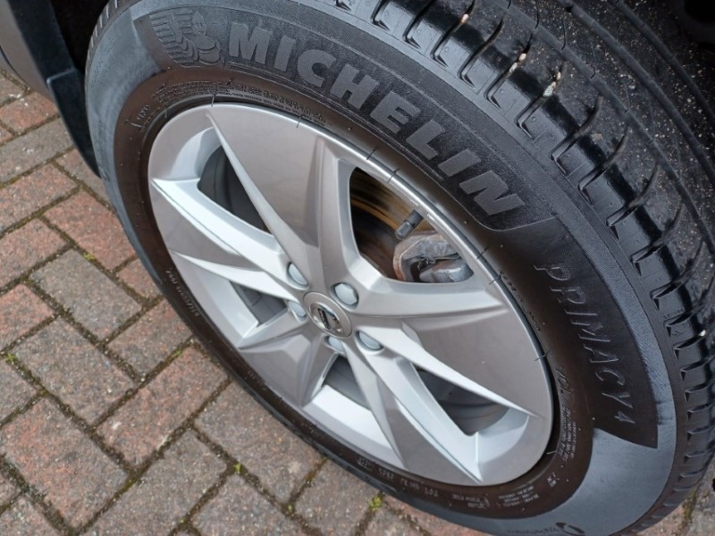 2024 (73) VOLVO XC40 2.0 B3P Core 5dr Auto 5684281