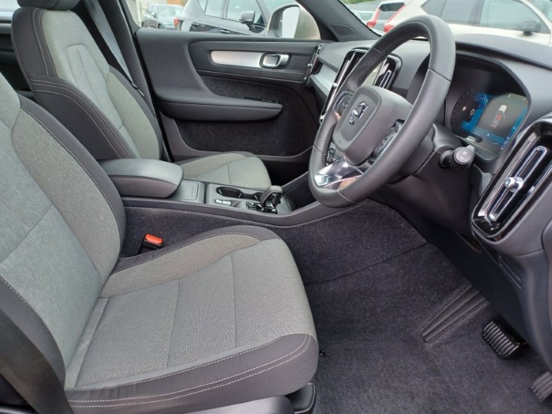 2024 (73) VOLVO XC40 2.0 B3P Core 5dr Auto 5684246