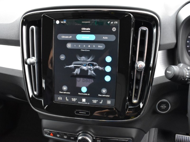 2024 (73) VOLVO XC40 2.0 B3P Core 5dr Auto 5684270