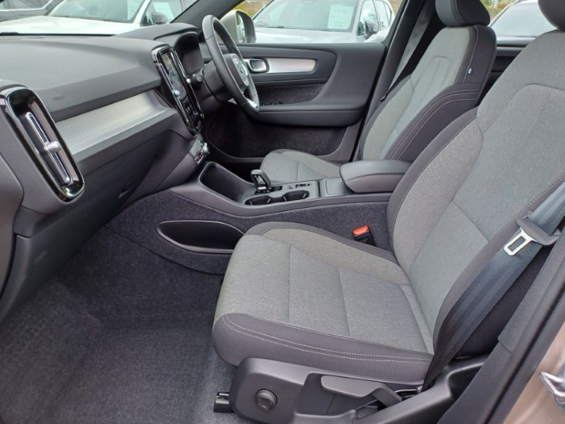 2024 (73) VOLVO XC40 2.0 B3P Core 5dr Auto 5684258