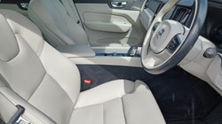2022 (72) VOLVO XC60 2.0 B4D Plus Dark 5dr AWD Geartronic 5682796