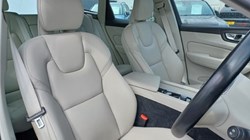 2022 (72) VOLVO XC60 2.0 B4D Plus Dark 5dr AWD Geartronic 5682802