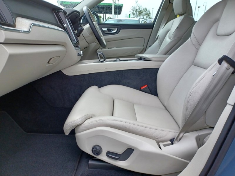 2022 (72) VOLVO XC60 2.0 B4D Plus Dark 5dr AWD Geartronic 5682807