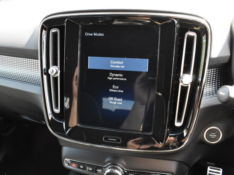 2020 (20) VOLVO XC40 1.5 T3 [163] R DESIGN Pro 5dr 5708259