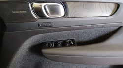 2023 (23) VOLVO XC40 1.5 T5 Recharge PHEV Ultimate Dark 5dr Auto 5733876