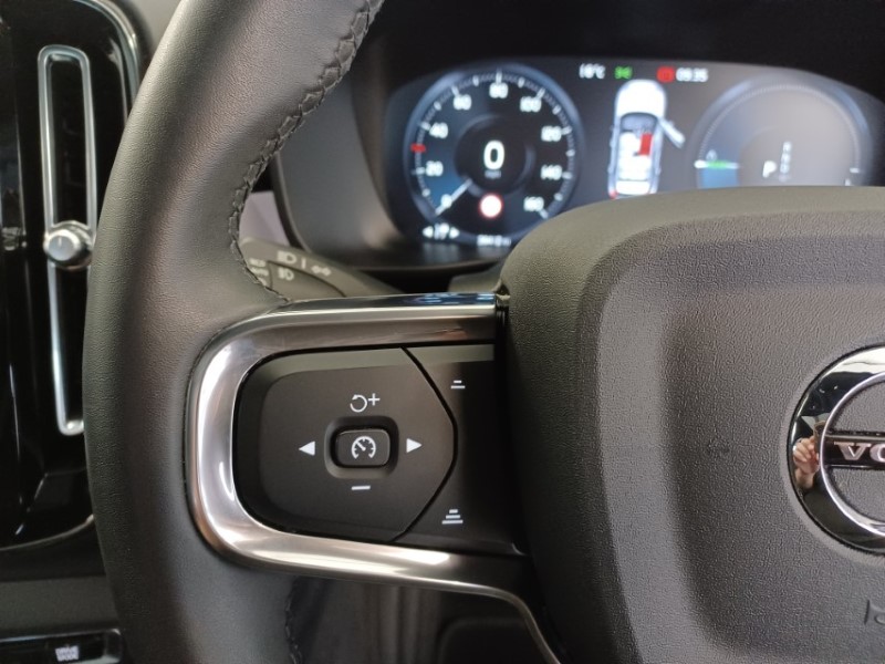 2023 (23) VOLVO XC40 1.5 T5 Recharge PHEV Ultimate Dark 5dr Auto 5733881