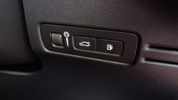2023 (23) VOLVO XC40 1.5 T5 Recharge PHEV Ultimate Dark 5dr Auto 5733880