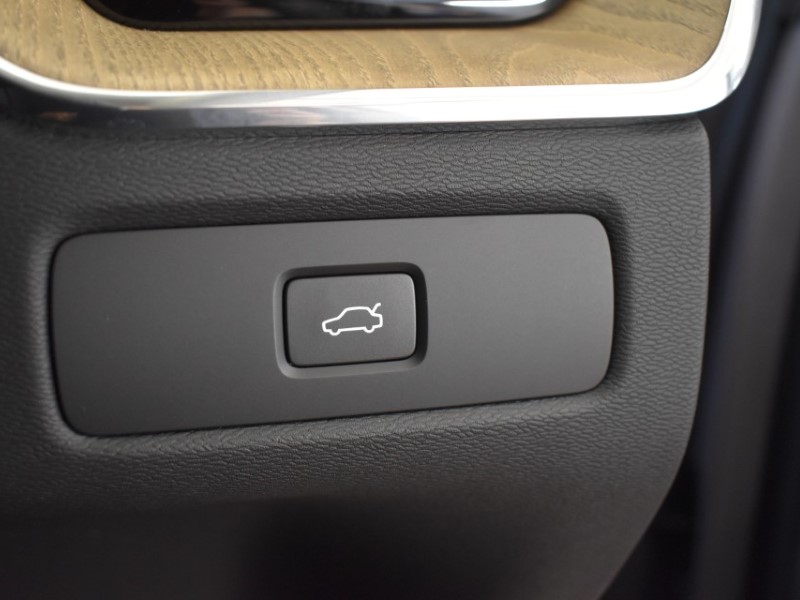 2025 (75) VOLVO XC60 2.0 B5P Plus Dark 5dr AWD Geartronic 5749112