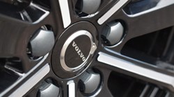 2025 (75) VOLVO XC60 2.0 B5P Plus Dark 5dr AWD Geartronic 5749206