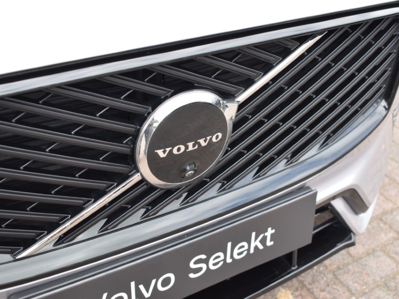 2025 (75) VOLVO XC60 2.0 B5P Plus Dark 5dr AWD Geartronic 5749208
