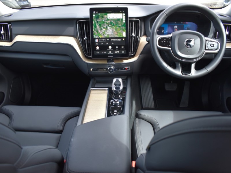 2025 (75) VOLVO XC60 2.0 B5P Plus Dark 5dr AWD Geartronic 5749139